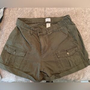 Time and Tru Women's Green Cargo Shorts